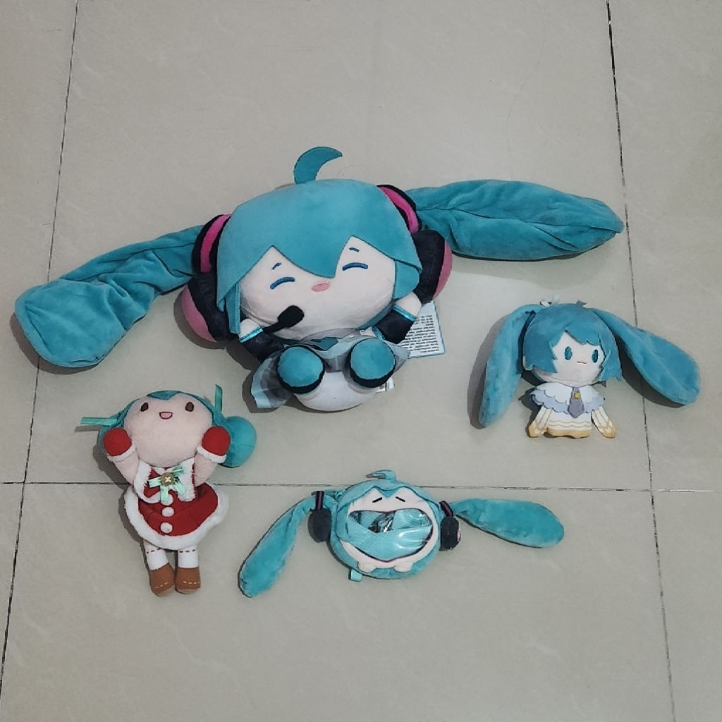 [PRELOVED] HATSUNE MIKU STUFF (Plush, pendant, keychain, etc)