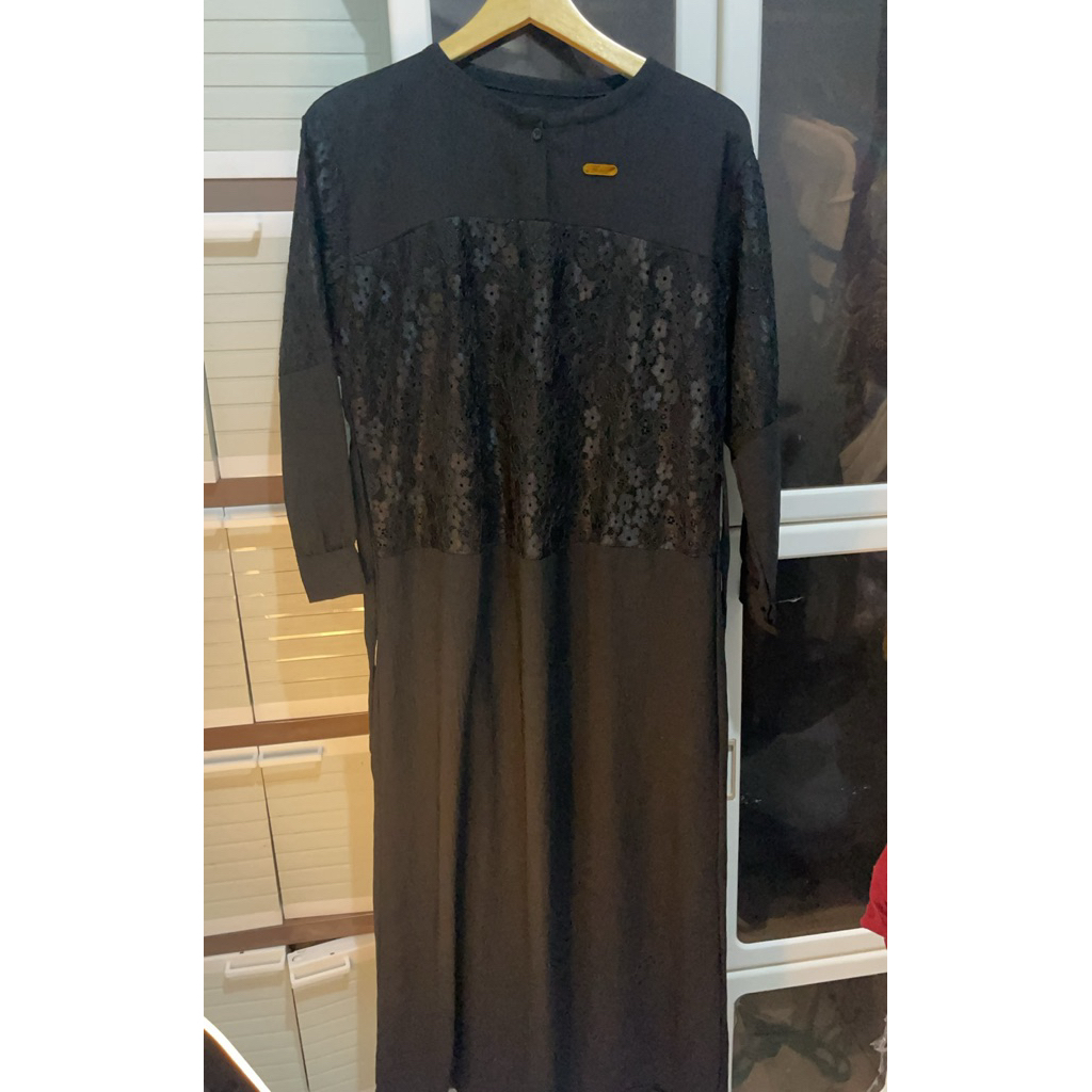 Gamis bahan crinkle airflow hitam