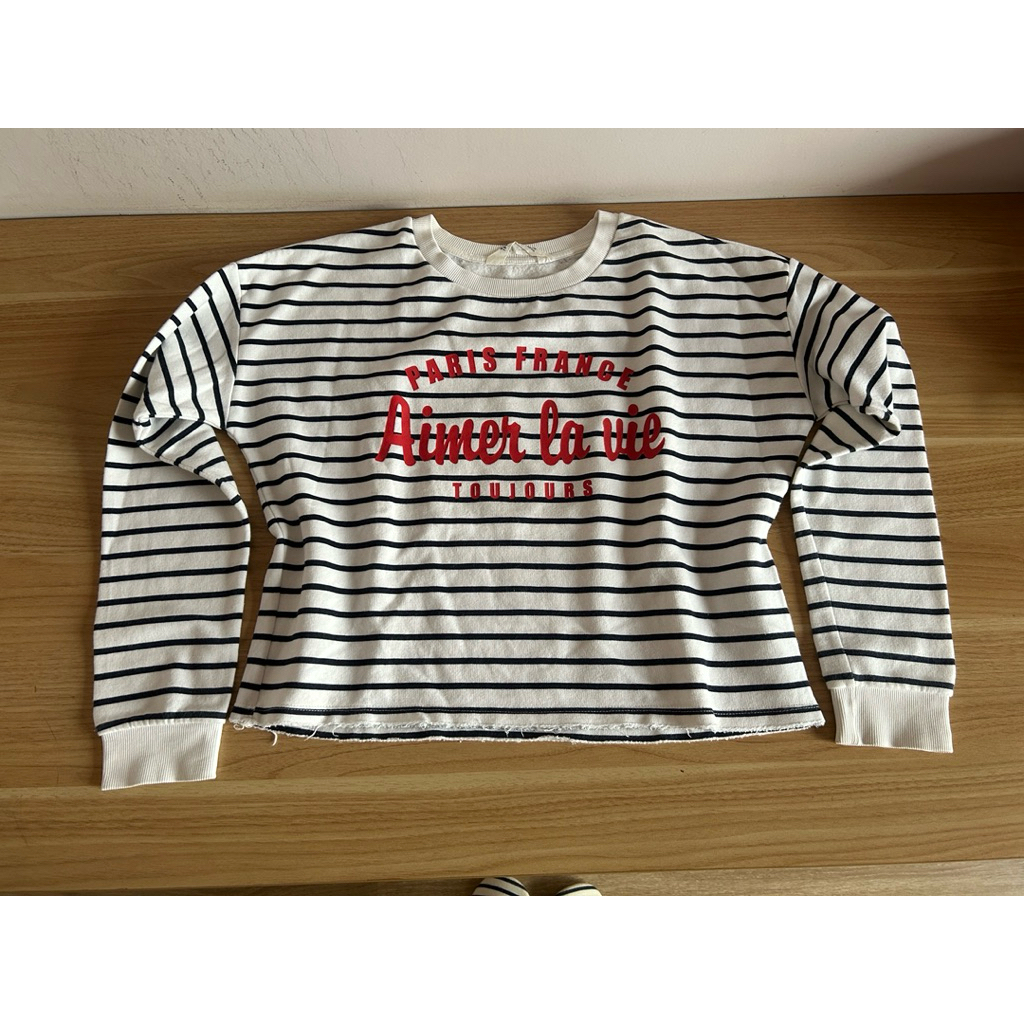 PRELOVED — Atasan Sweater Wanita Garis Garis Hitam Putih