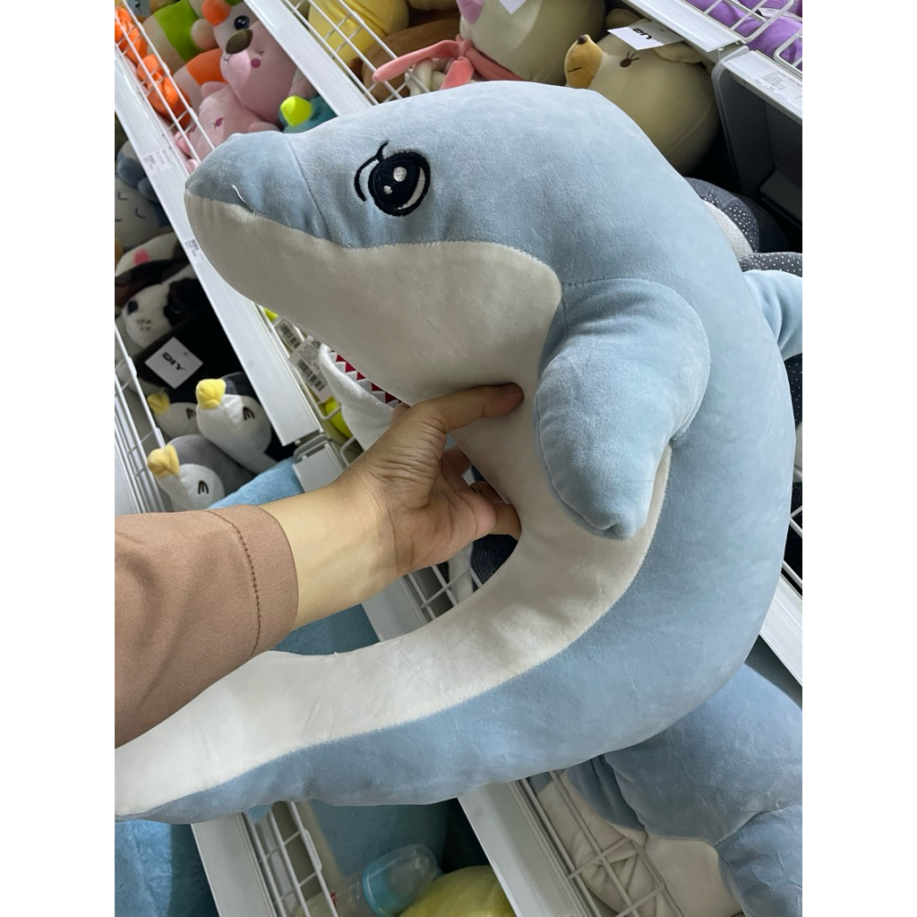 Boneka Hiu Mr. DIY