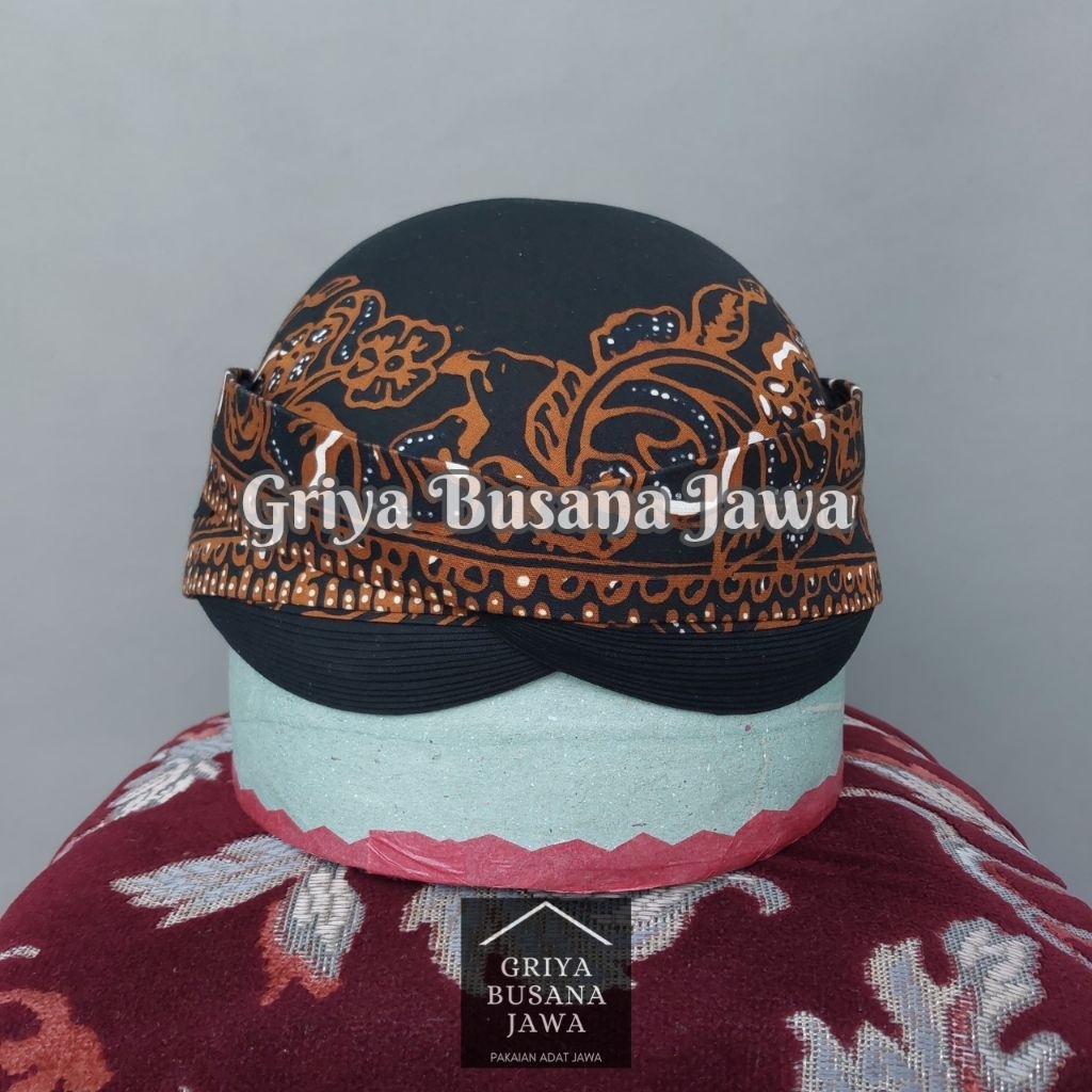 Blangkon Solo Kasatriyan Alusan Batik Latar Ireng