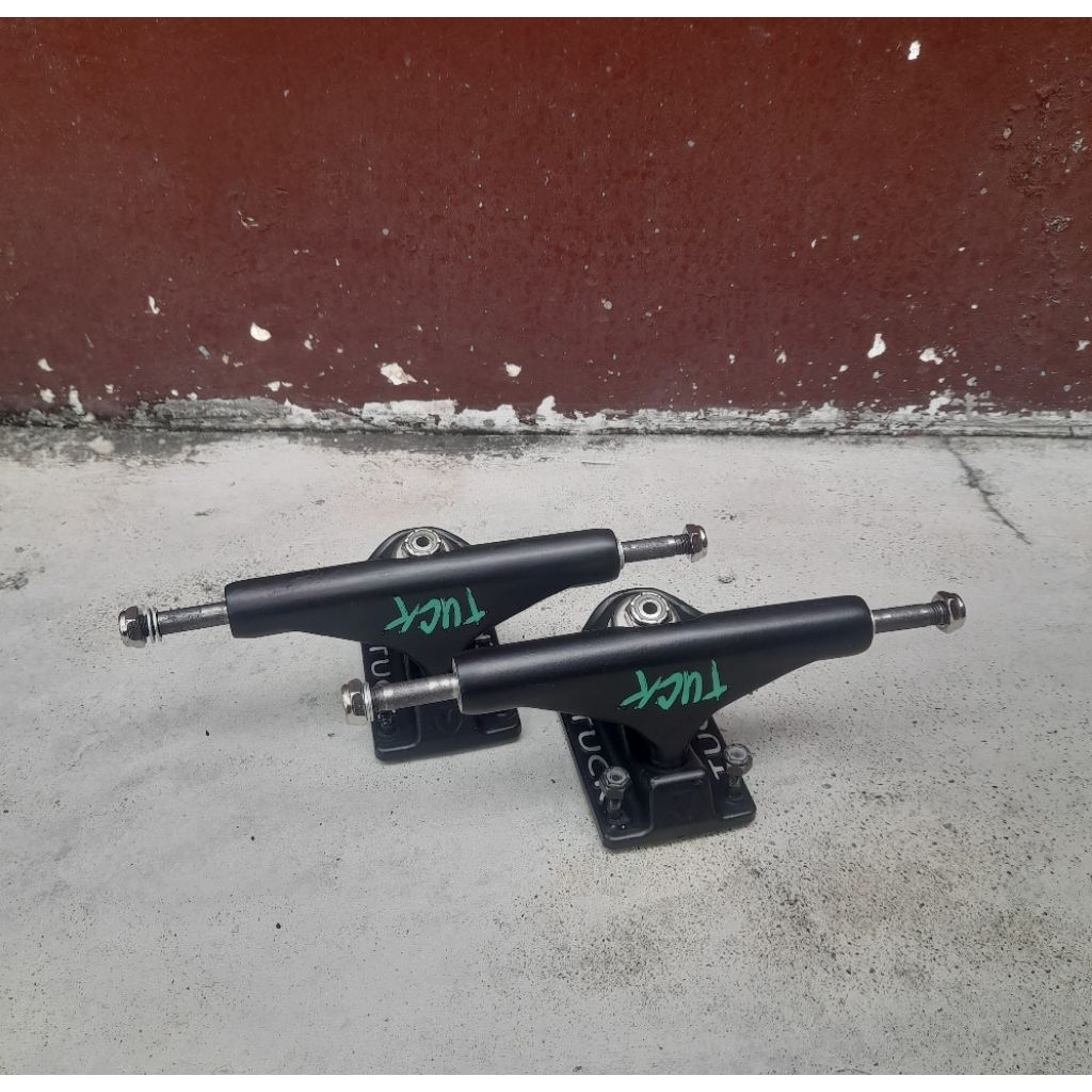 Skateboard Truck Tuck + boltnuts second / bekas