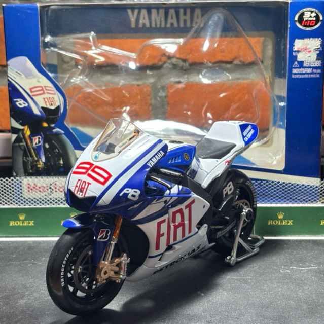 Maisto MotoGP Yamaha FIAT - Jorge Lorenzo #99 1:10