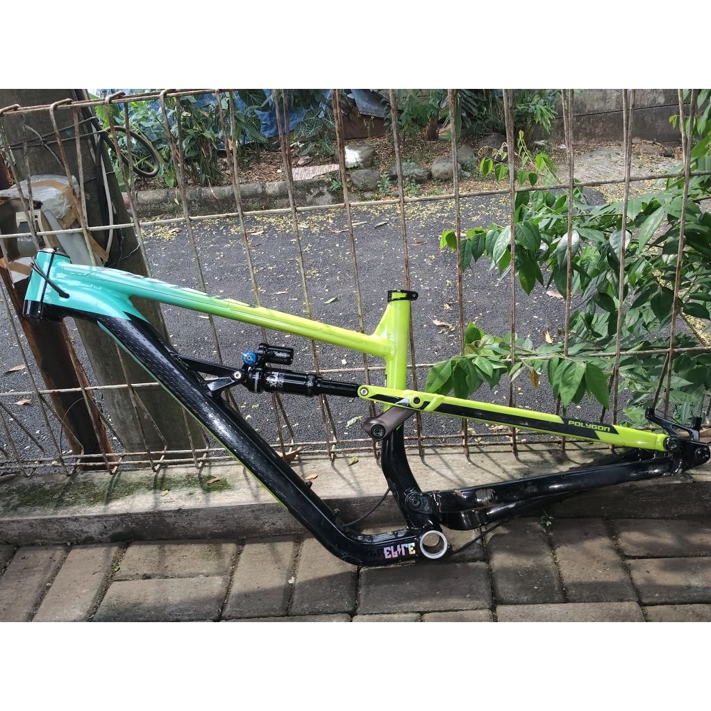 Frame Polygon Siskiu T7  Upgrade RS Fox DPX2 Mulus size L 29