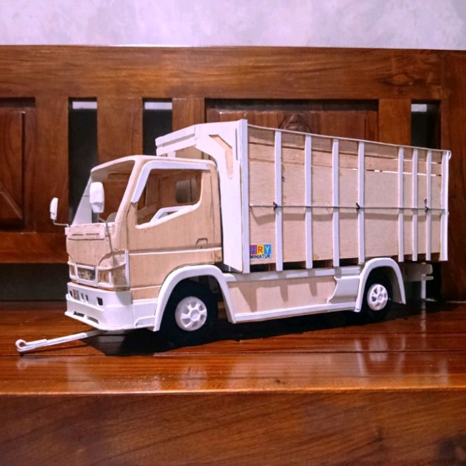 Miniatur truk Canter skala 1:12 Pengaman samping full. Miniatur truk mentahan. Variasi bemper depan,