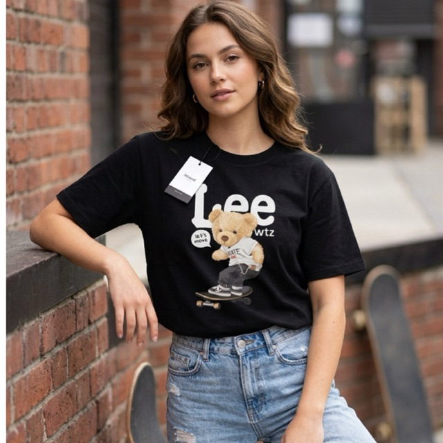Intrend Lee Skater Teddy Bear Graphic Tee – Black