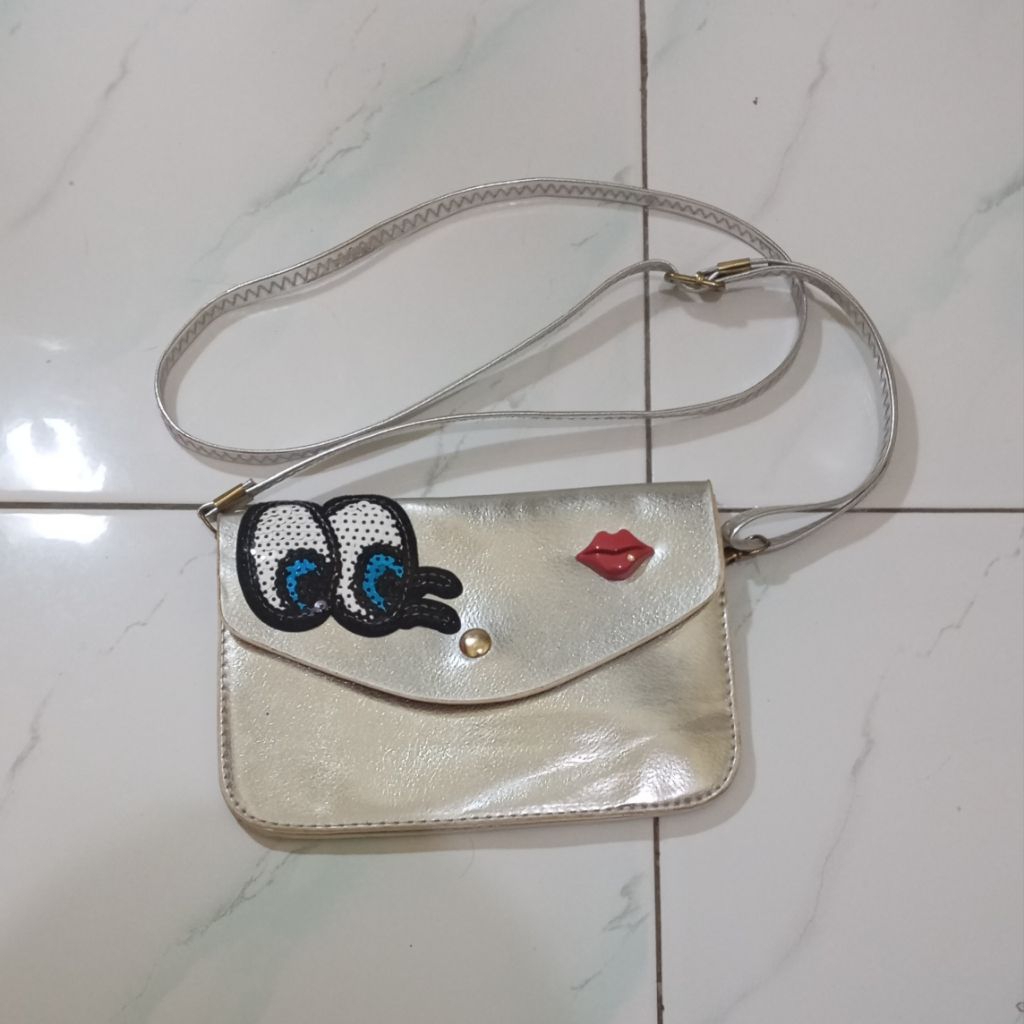 Tas Selempang Silver Eye Lips Mata Bibir
