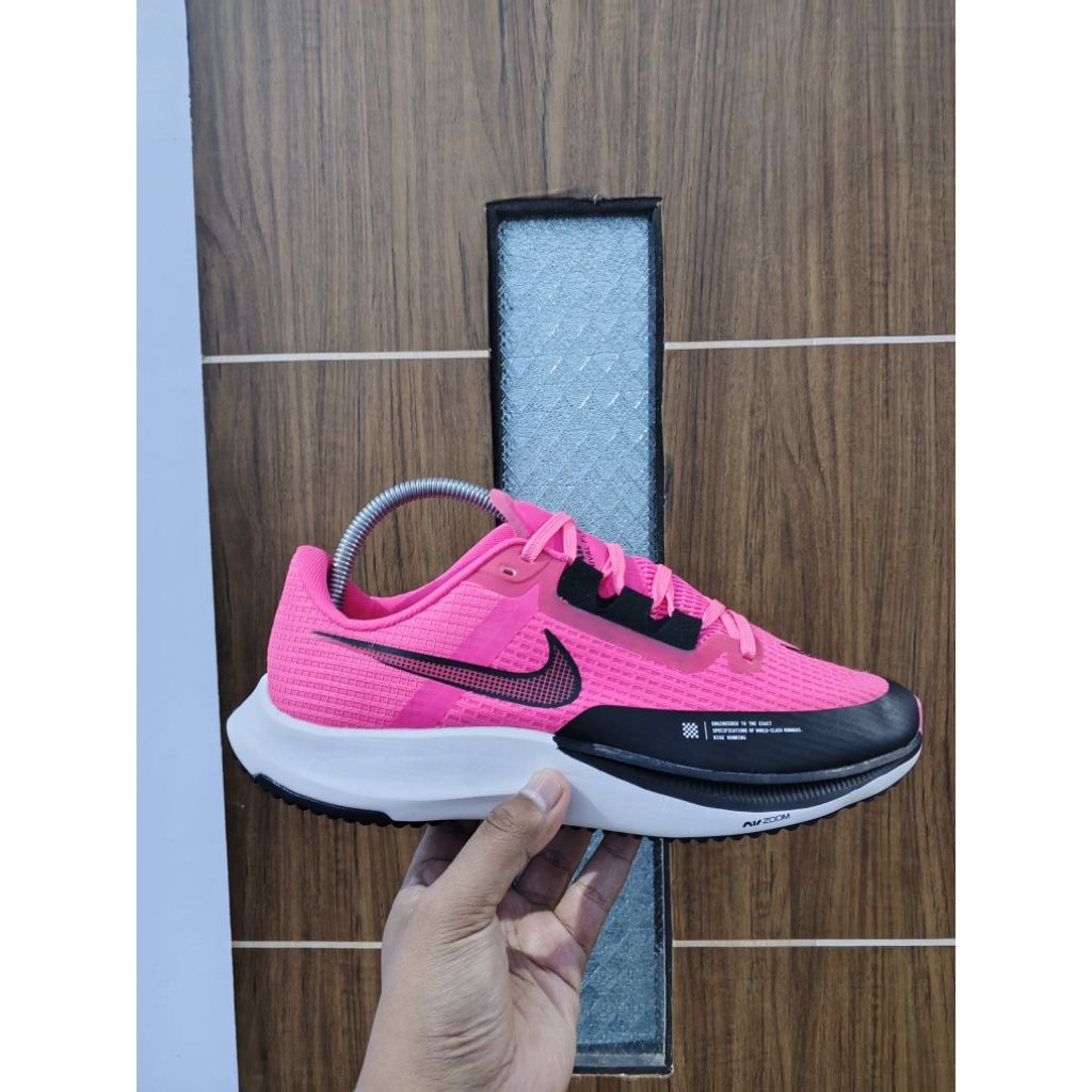 sepatu running rival fly 3
