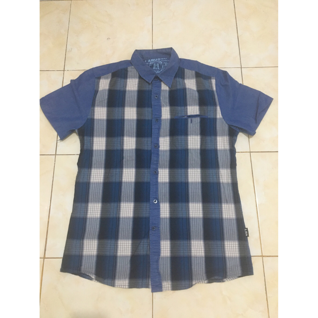 Kemeja Pria Brand Larusso