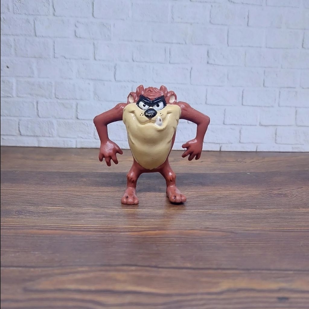 Tazmania Figure Warner Bros Happy Meal Mainan McD karet padat preloved