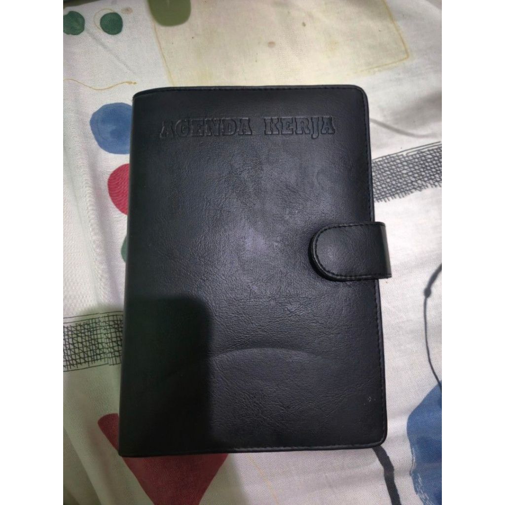 agenda kerja binder 6 ring hitam preloved + isinya