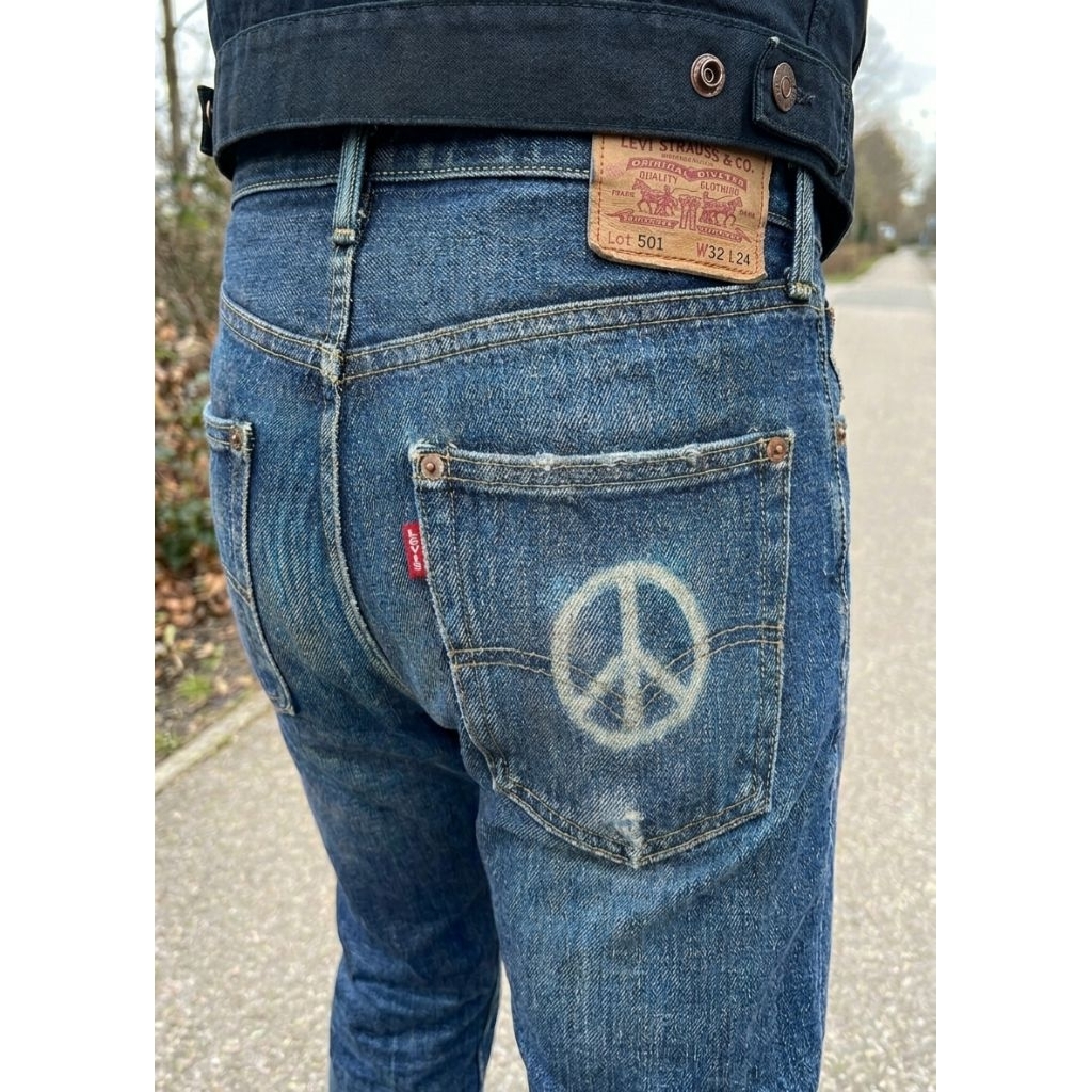 Aksesoris fading backpocket celana denim