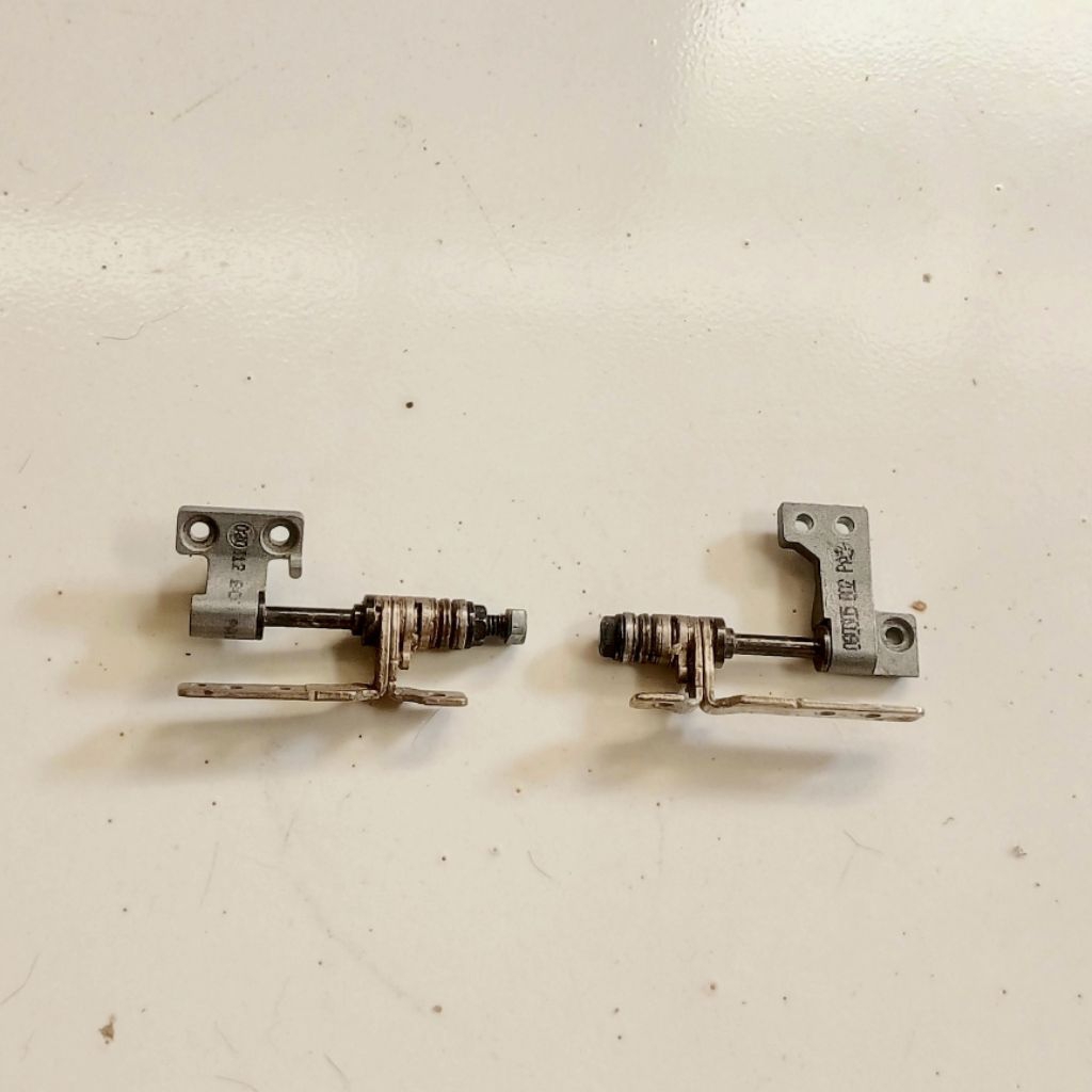 Engsel Laptop Compaq V3000