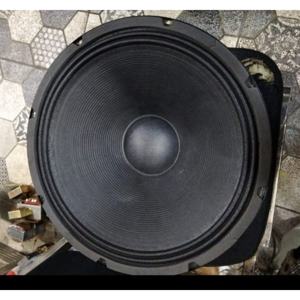 Speaker 15 Inch Woffer ( Middle & Bass) Merk Swiss Line