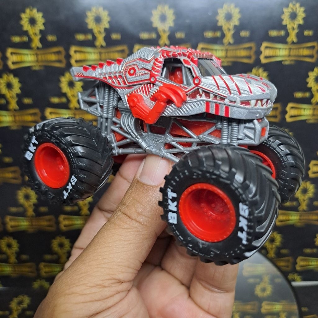LOOSE MONSTER JAM LOOSE MONSTER JAM THUNDERROARUS MONSTER JAM 1:64 MONSTER JAM KOLPRI KONDISI 90%