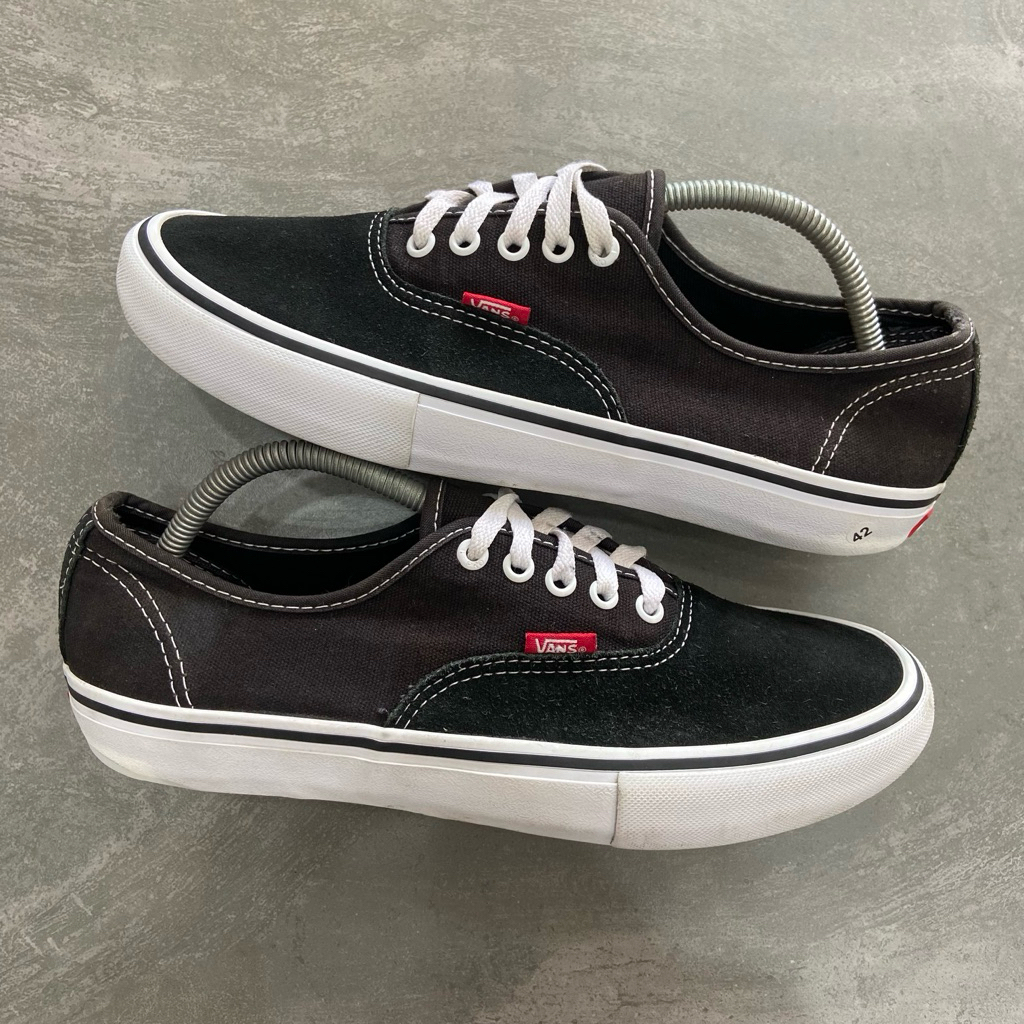 [Size 42.5] Rare Vans Authentic Pro Skate Black White Second Original Kondisi Mulus Nominus. Harga B