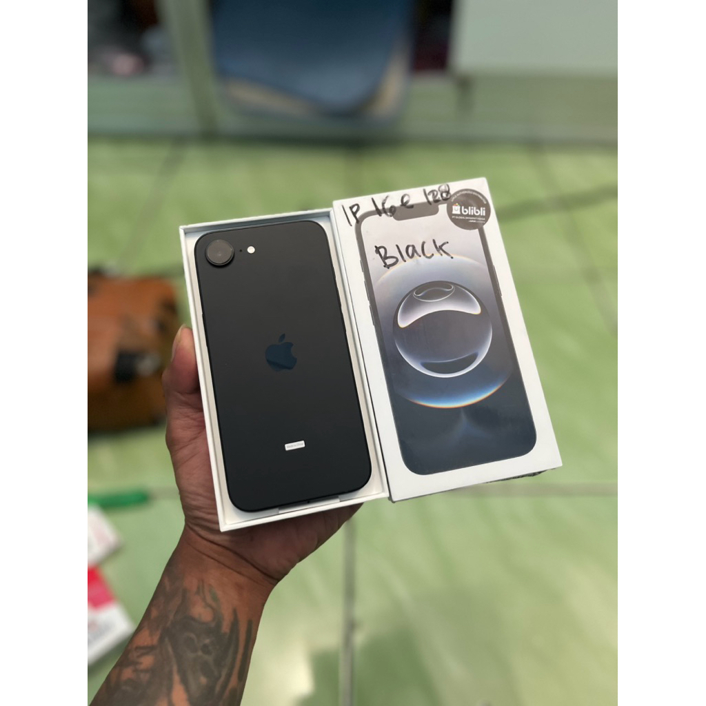 iphone 16 e 128gb black resmi ibox 4 hari pakai mulus no minus