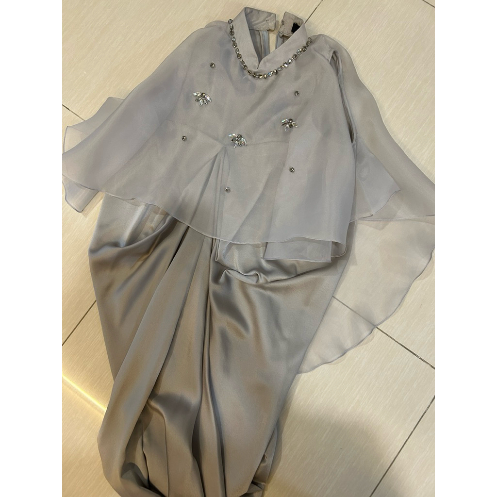 AMR The Label Cape Dress Grey Crystal | Dress Pesta Wanita Elegan Premium | Preloved