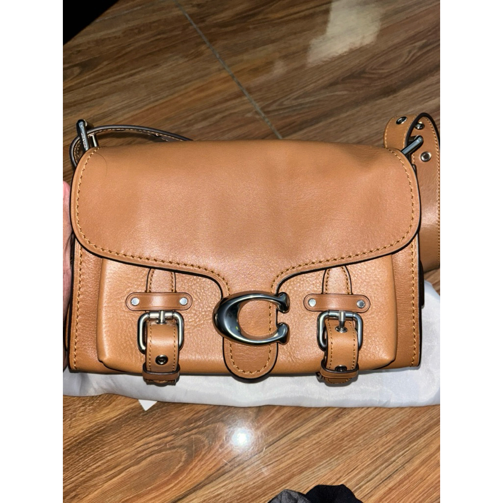 PRELOVED COACH WESTERN CARGO TABBY 26