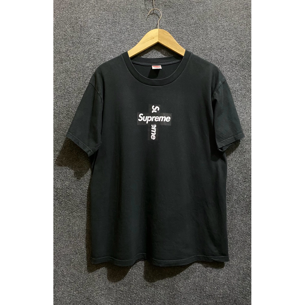 Kaos Supreme Logo Dada