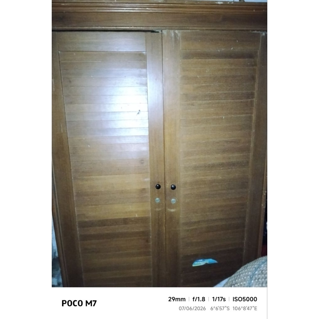 LEMARI PAKAIAN KAYU JUMBO 2 PINTU SECOND MASIH BAGUS