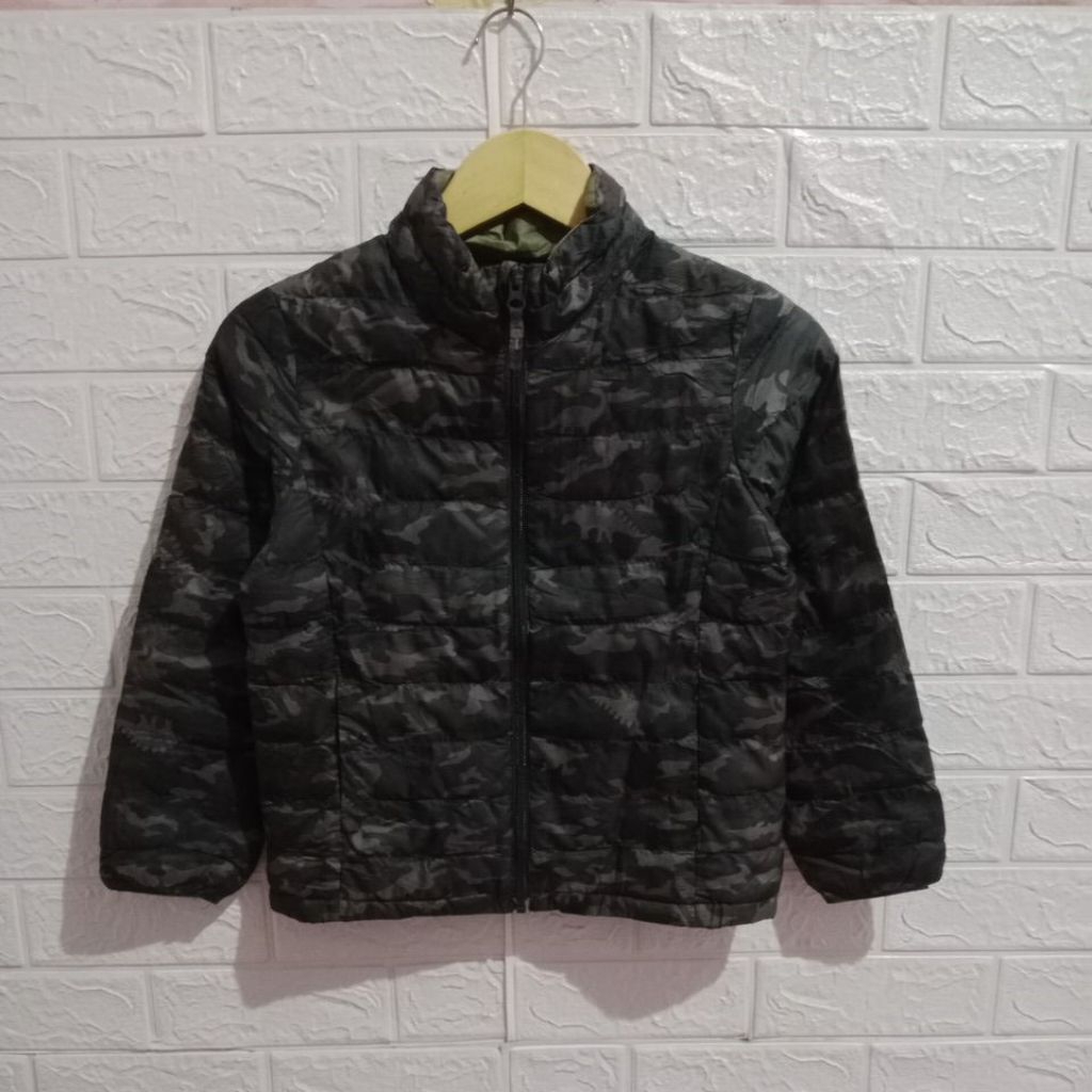 Jacket puffer camo dino anak UNIQLO size 130/LD  84 P 54