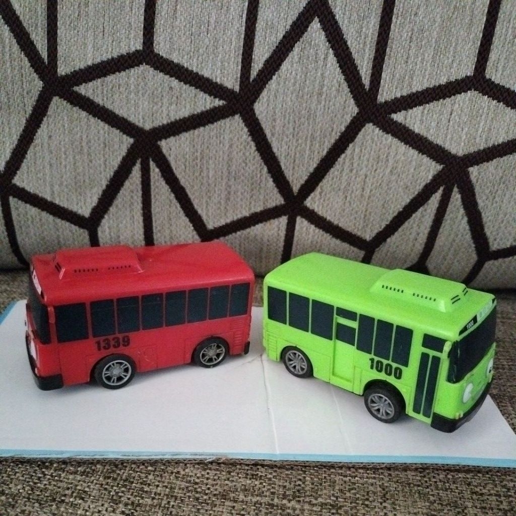 Action Figures Hai Tayo Mobilan Merah & Hijau, Preloved Atau Second