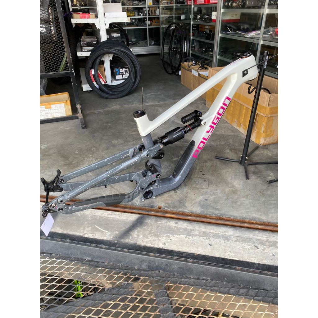 frame polygon collosus N9 carbon 29 S white tanpa rs new kode BB905502