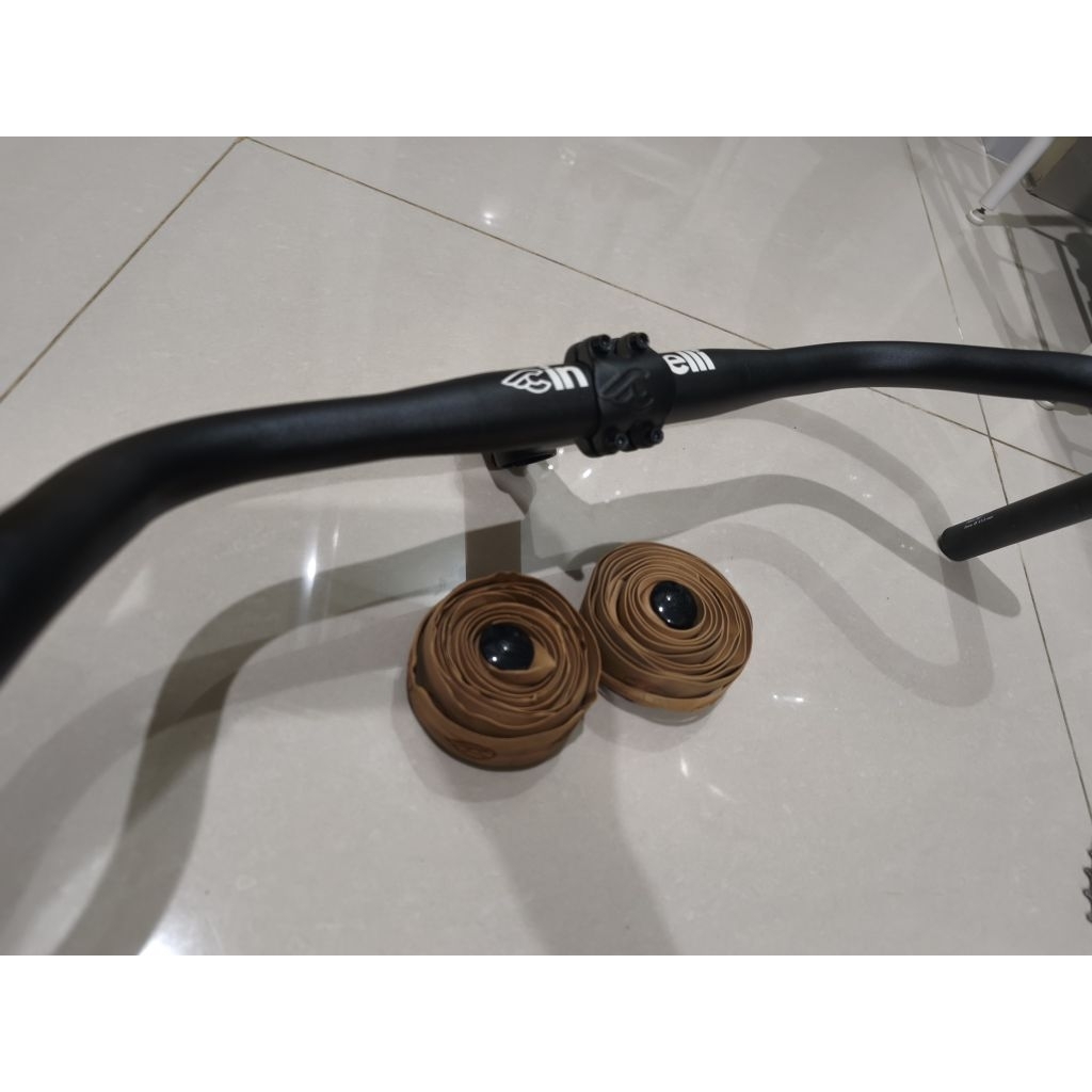 Flarebar sepeda Gravel CINELLI plus stem 90mm ,Spesifikasi detail di foto akhir kondisi seperti baru