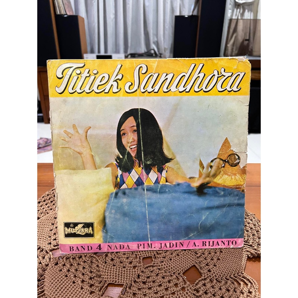 Vinyl Titiek Sandhora – Si Djago Mogok / Piringan Hitam Titiek Sandhora – Si Djago Mogok