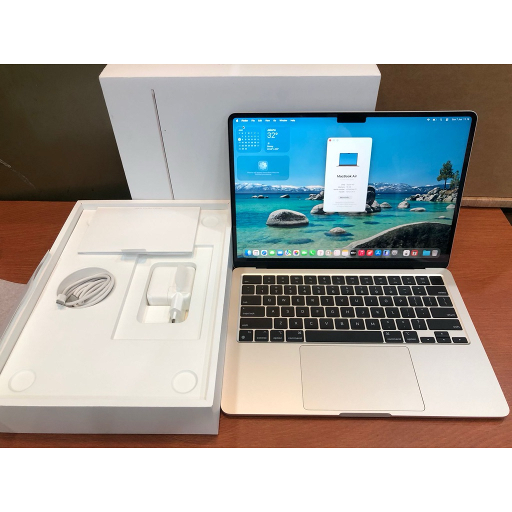 Second MacBook Air M3 13” 2024 16/512GB Starlight Garansi iBox Panjang