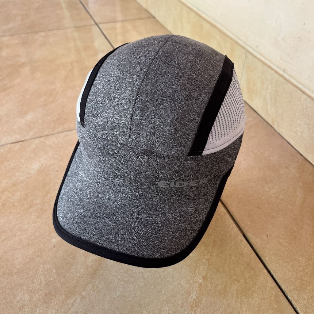 topi eider gunung
