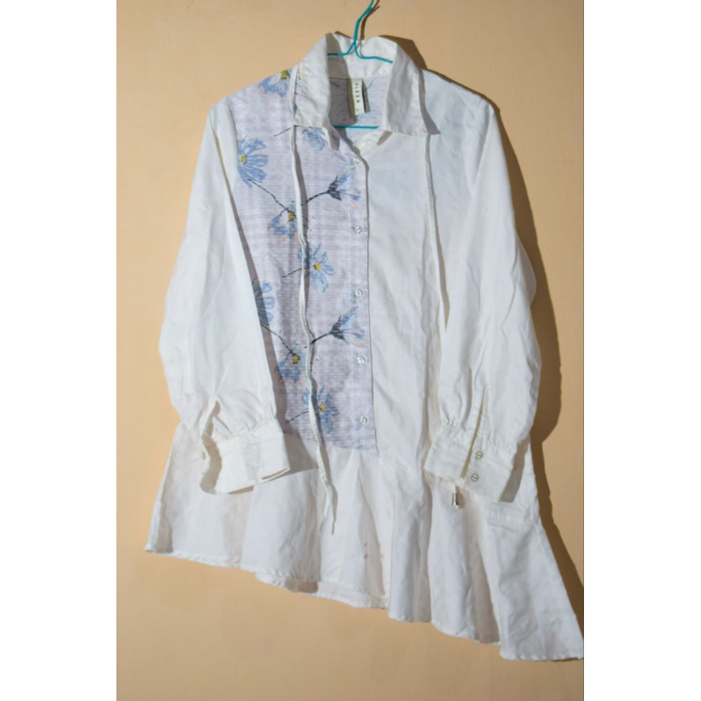 Aleza Label "Daisy Patch" Shirt Size S - Kemeja Tunik Putih Asimetris