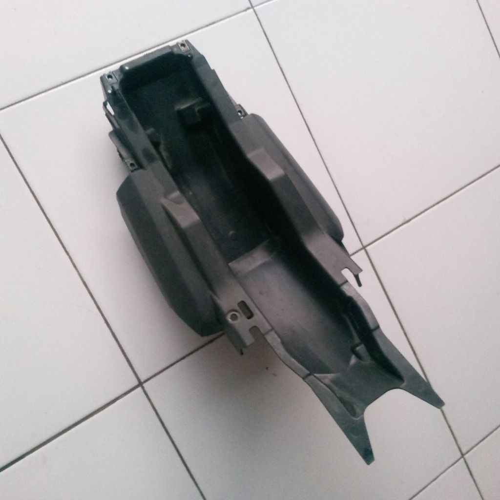Spakboard kolong slebor belakang motor Honda CS1 one Original copotan
