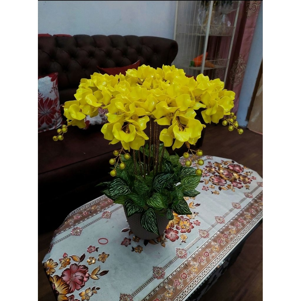 BUNGA ANGGREK KUNING SUDUT AKRILIK