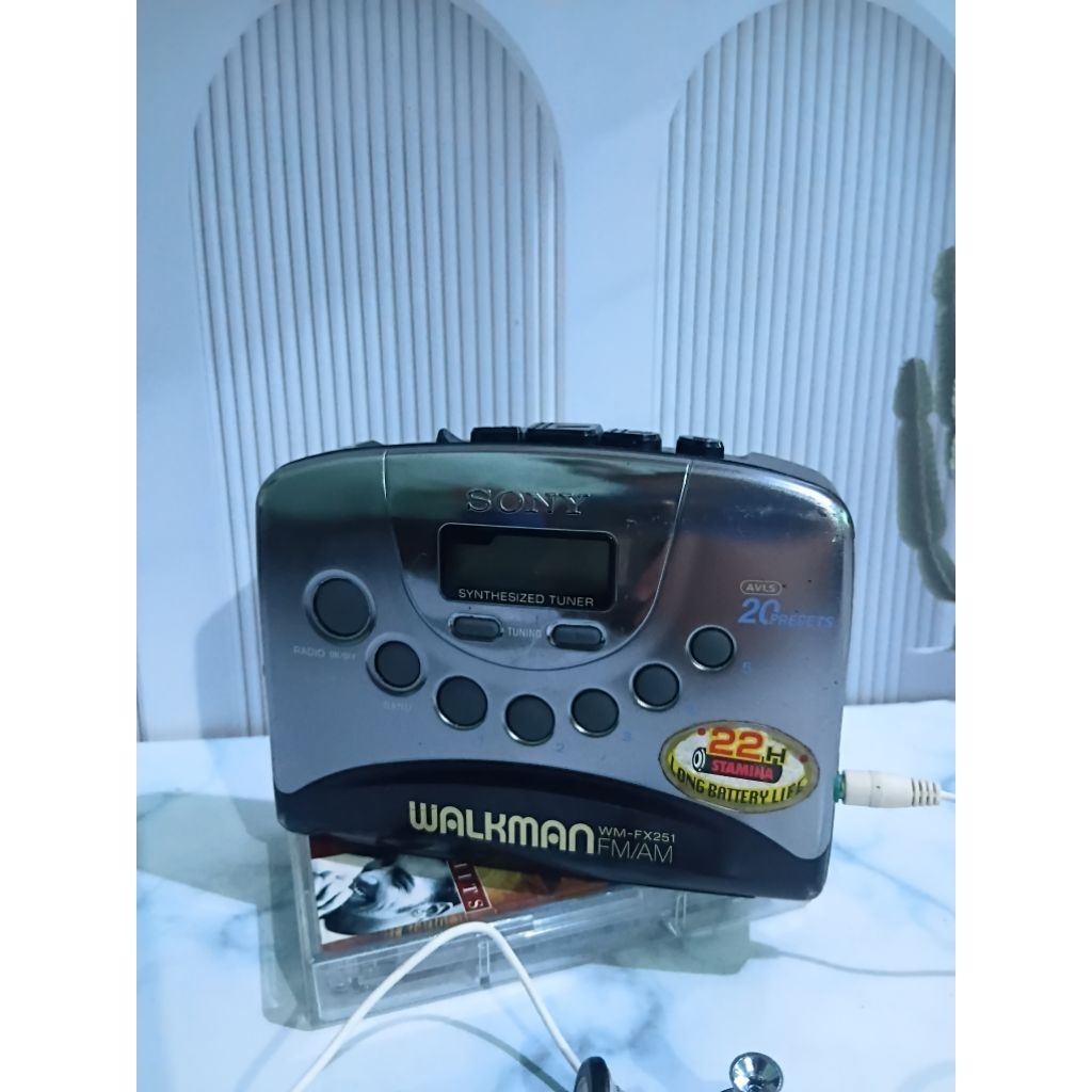 Walkman sony wm fx 251 jadul pemutar kaset pita dan radio gratis earphones aiwa
