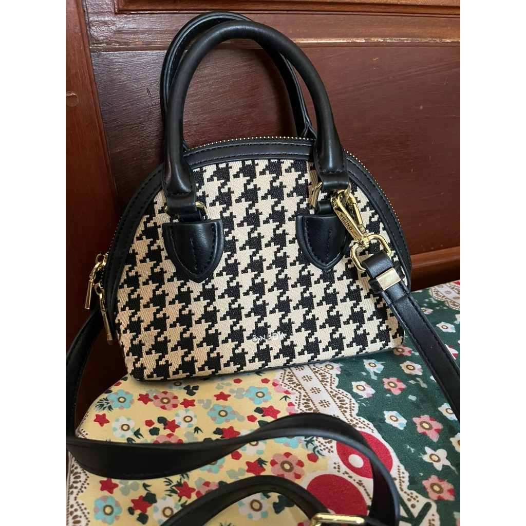 Preloved Oneda Emily Tas Selempang Jinjing Mini Wanita