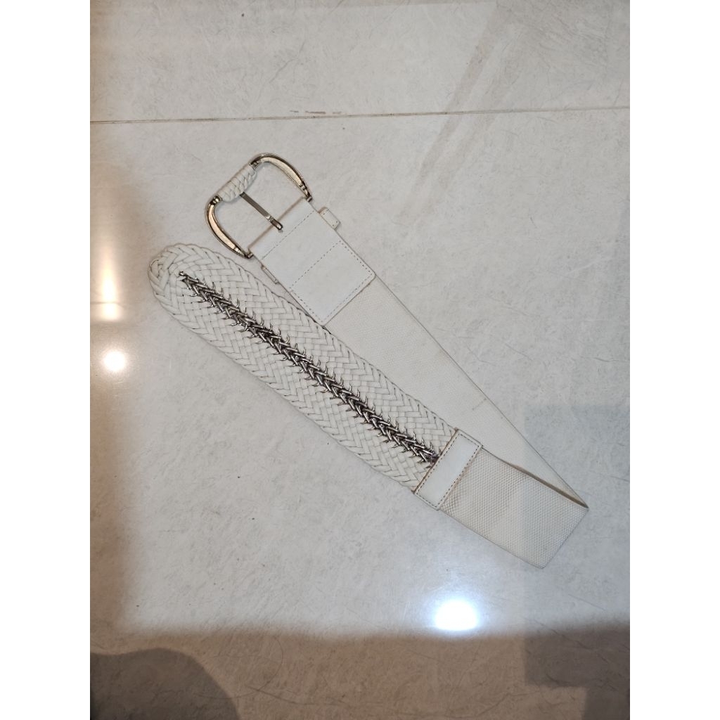 Preloved Gesper Wanita putih