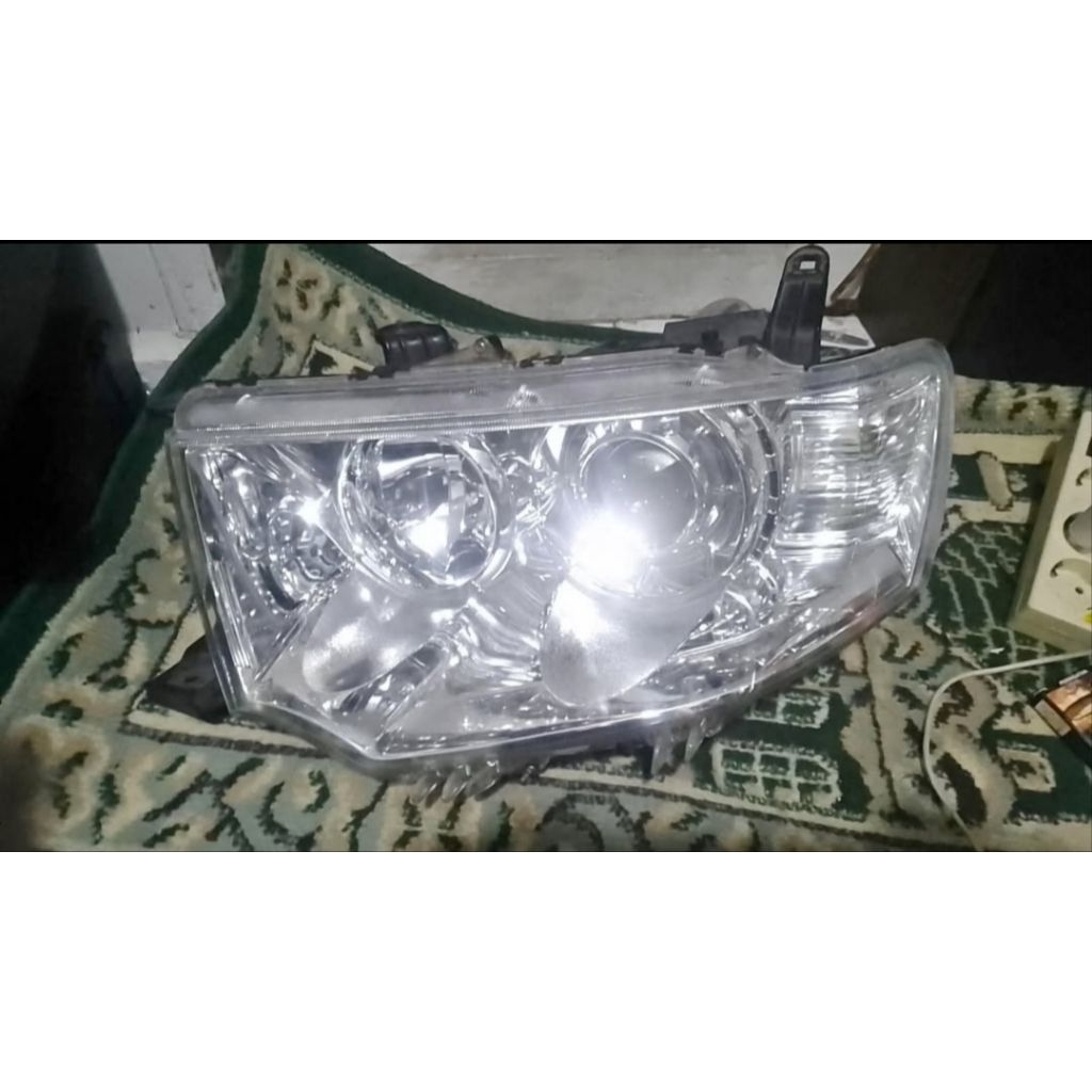 Headlamp lampu depan pajero dakar mitsubitshi pajero dakar 2009 2010 2011 2012 original