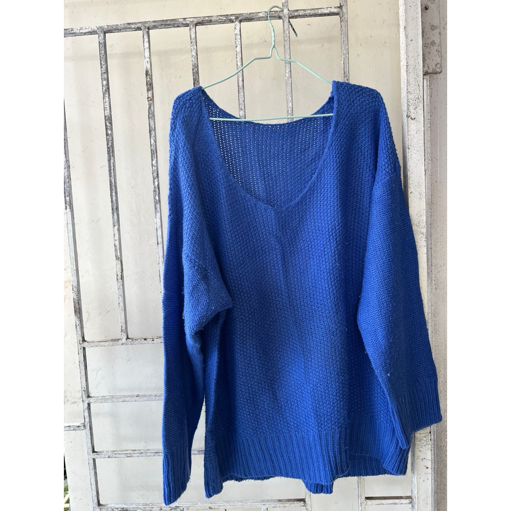Sweater Rajut Biru Elektrik