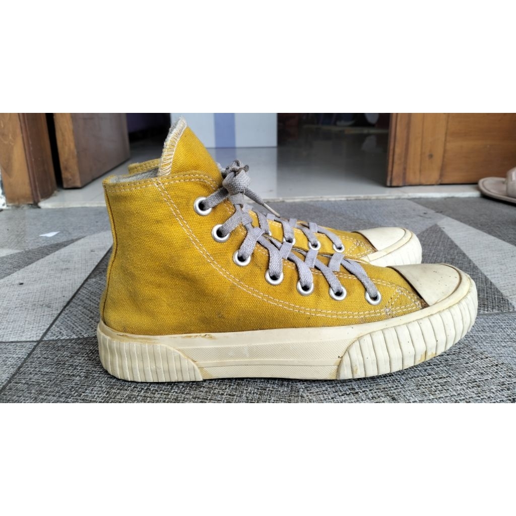 sepatu sneakers cewek kanvas Converse 37 second