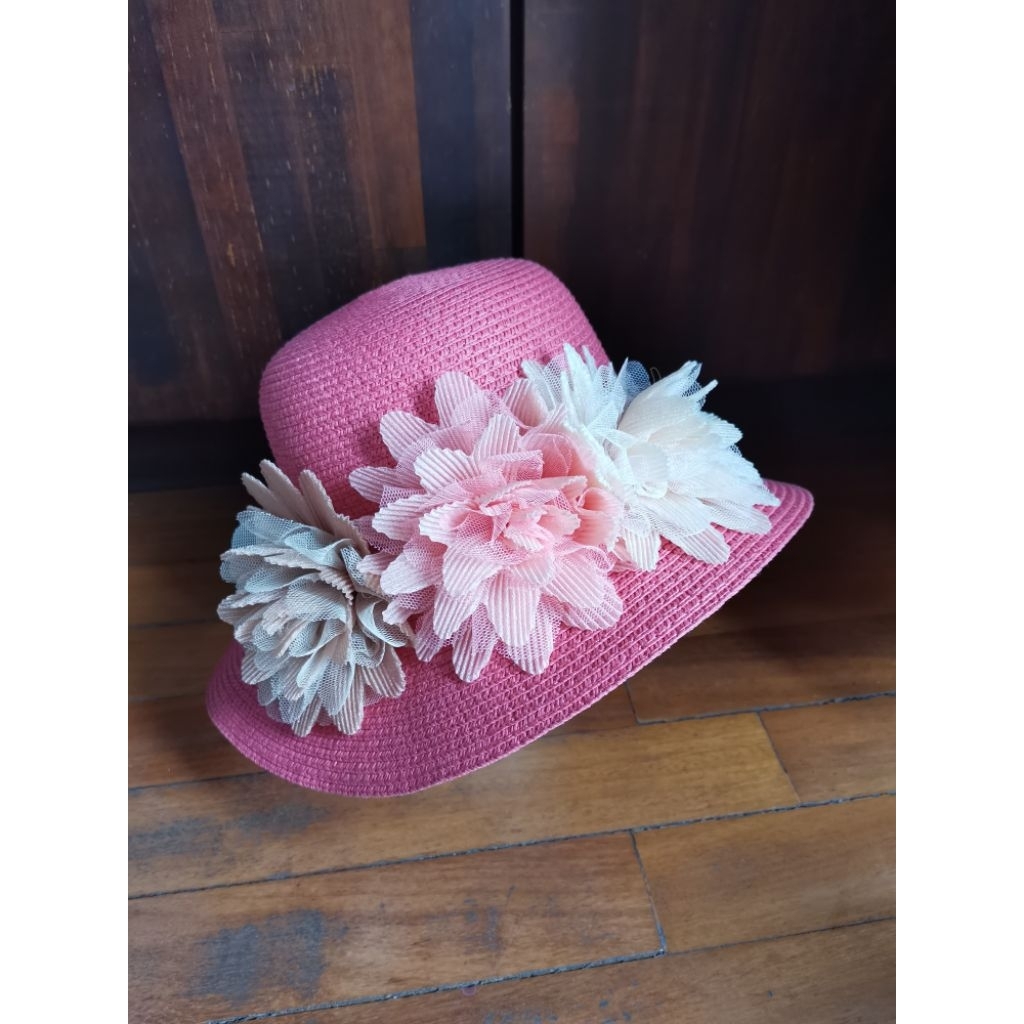 Topi anyam topi pantai