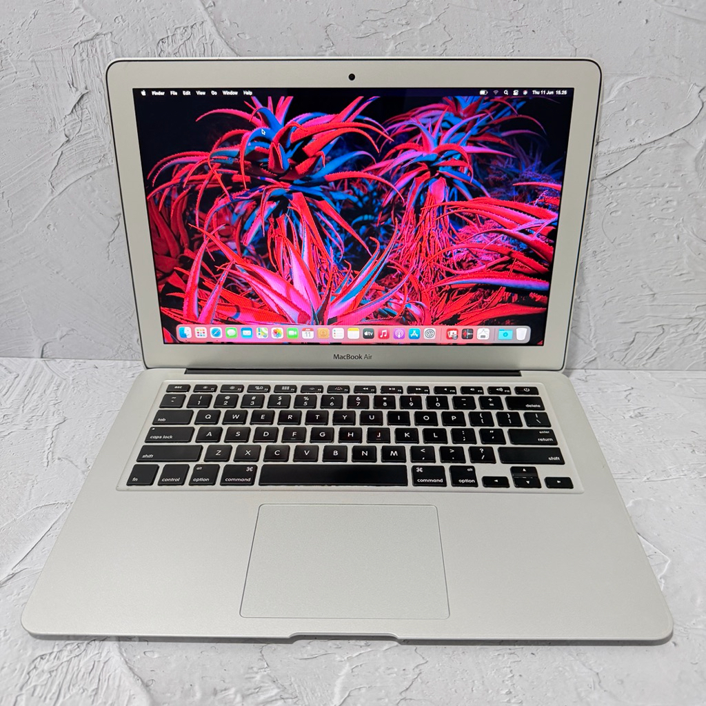 Macbook Air 13 inch 2017 A1466 Core i7 2.2GHZ Ram 8gb Ssd 512gb Second