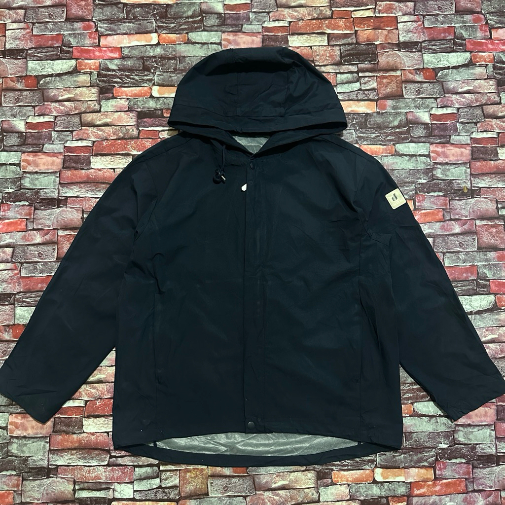 Jaket outdoor waterproof Deuter ( Size L || Lebar dada 59 CM Panjang 70 CM )