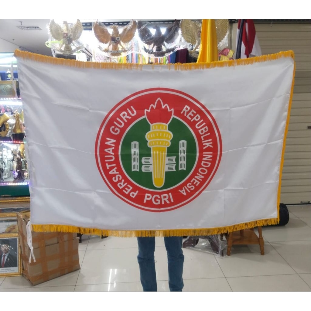 BENDERA PGRI / BENDERA PATAKA PGRI / UKURAN 90X135 BAHAN SATIN LOGO DI SABLON