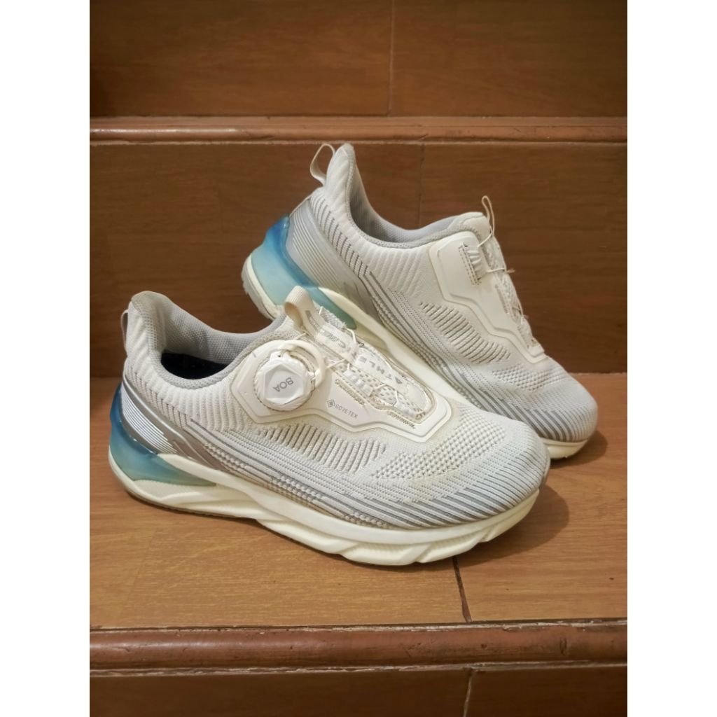 sepatu outdoor bekas Eider boa goretex size 40.5
