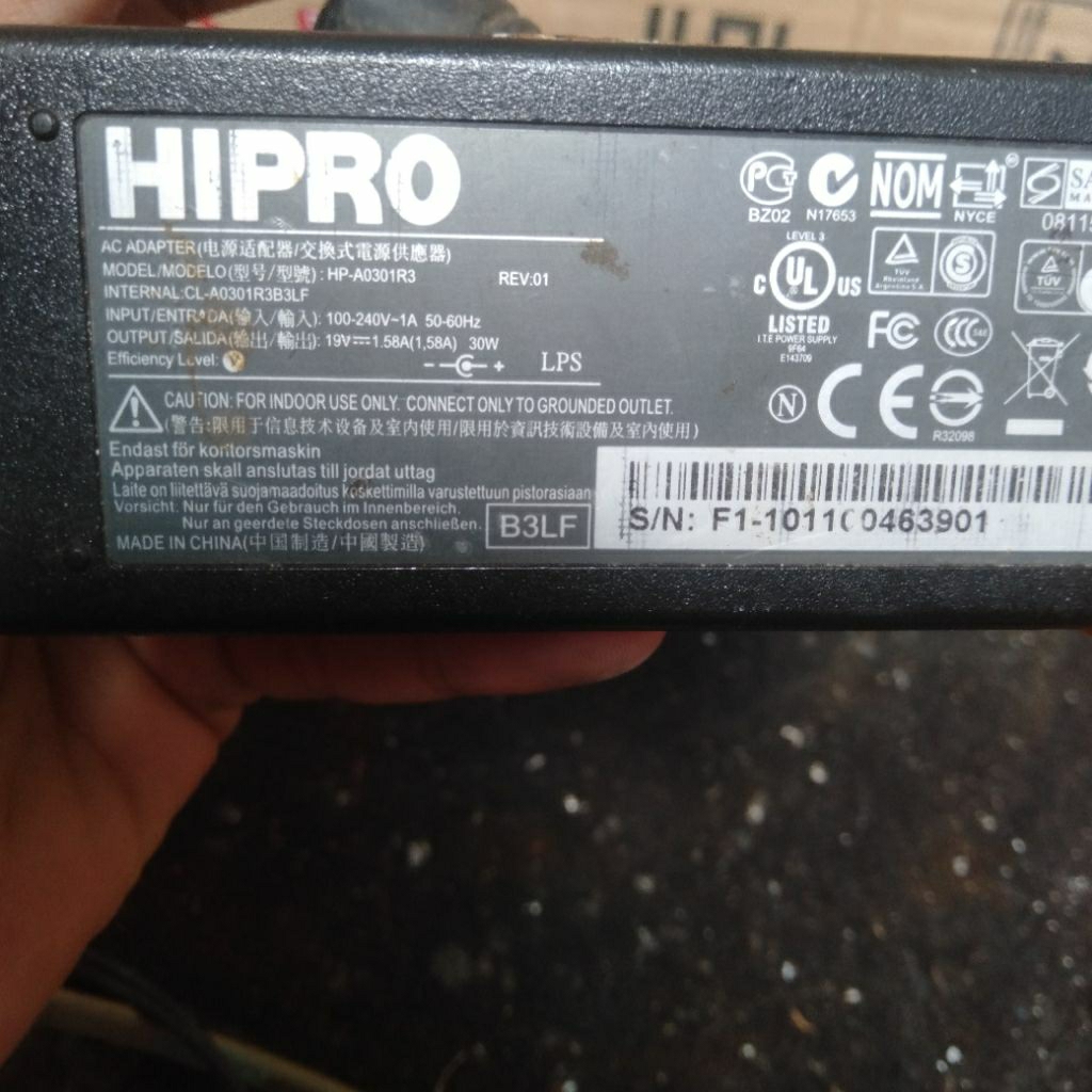 adaptor charger netbook bekas Zyrex
