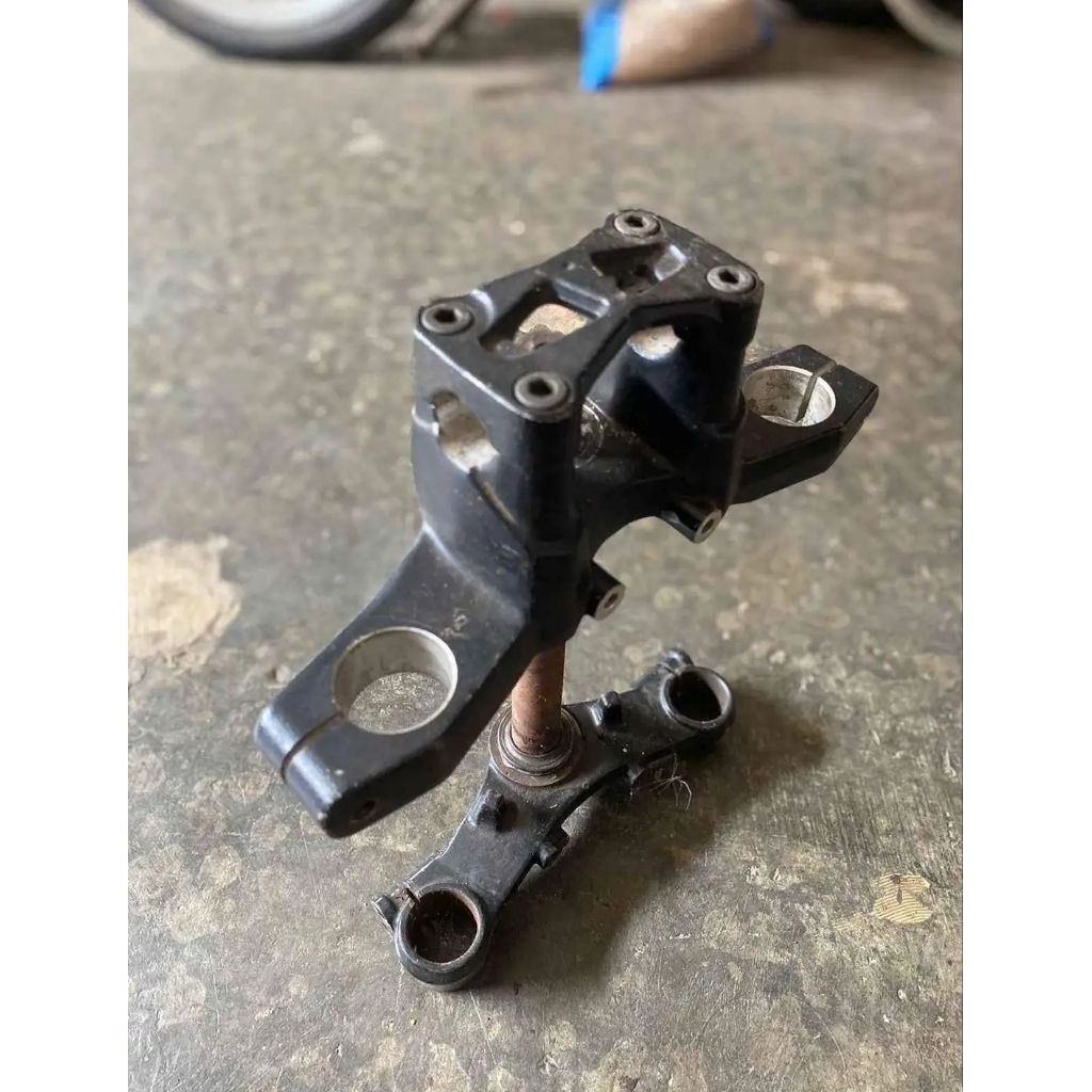 triple clamp//segitiga gsx s 150
