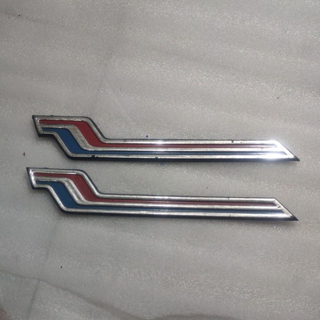 emblem tangki Yamaha V80 1980 bagian kanan (harga 1 pc)