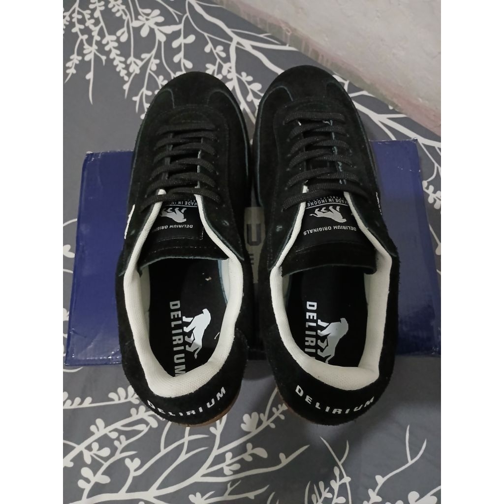 delirium sepatu shoes suede dhelvin og trainers sport unisex